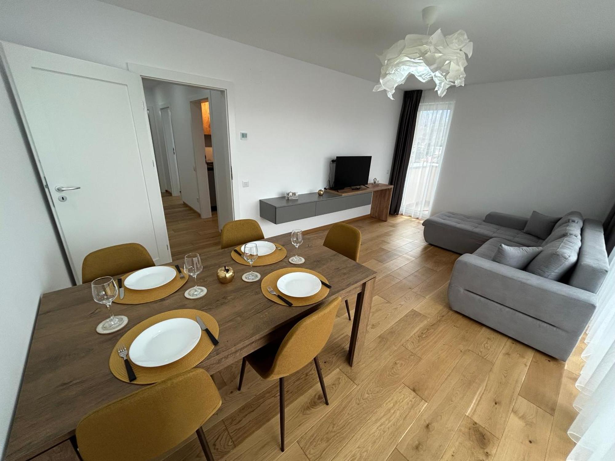B-Holiday Luxury Apartments Urban Plaza Brasov Exterior photo